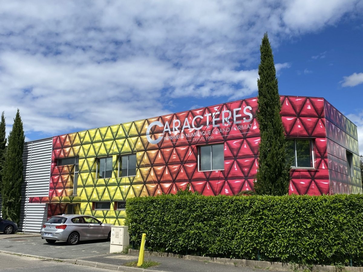 ©Caractères Enseignes (linkedin) ©Caractères Enseignes (linkedin)