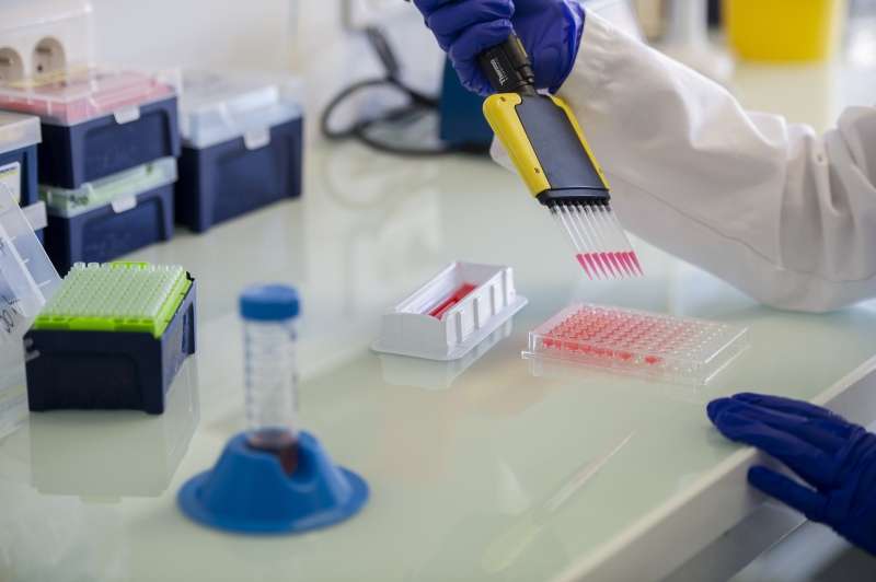 © ErVaccine / Romain Etienne-collectif item (35)