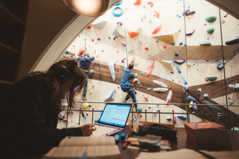 © Climbing District