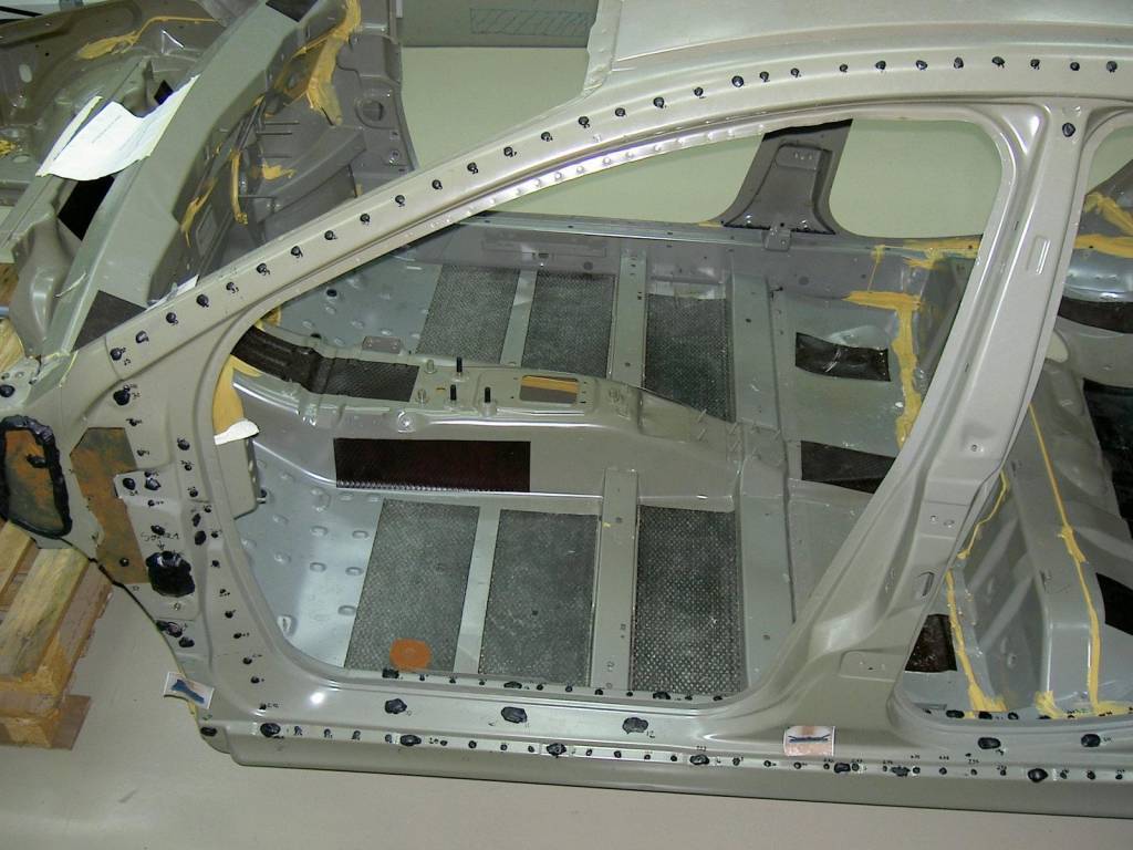 Caisse automobile après cuisson cataphorèse et cuisson peinture - wikimedia/Cjp24 Caisse automobile après cuisson cataphorèse et cuisson peinture - wikimedia/Cjp24