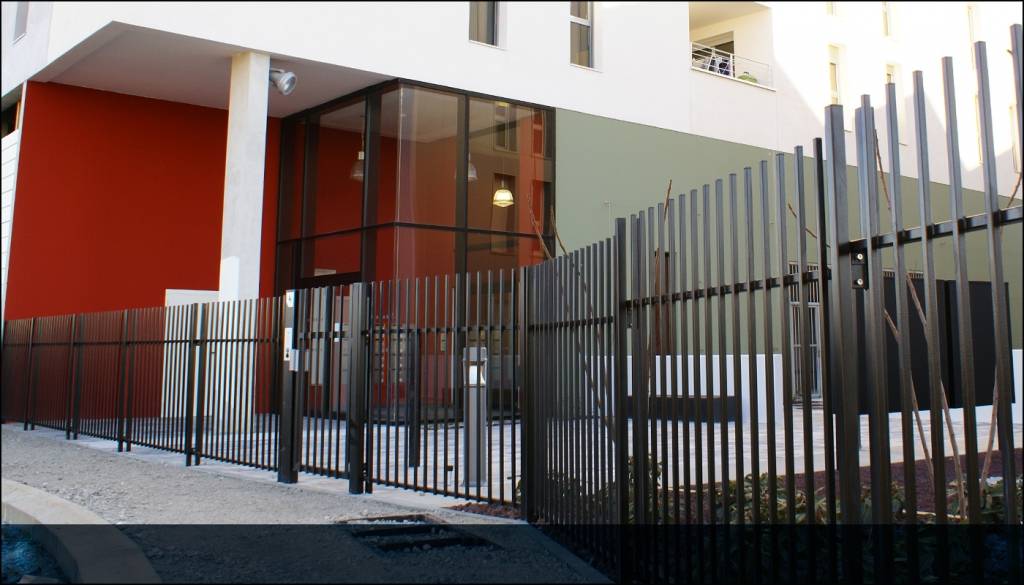 Clôture & portillon barreaudés © Grillages Naas Clôture & portillon barreaudés © Grillages Naas