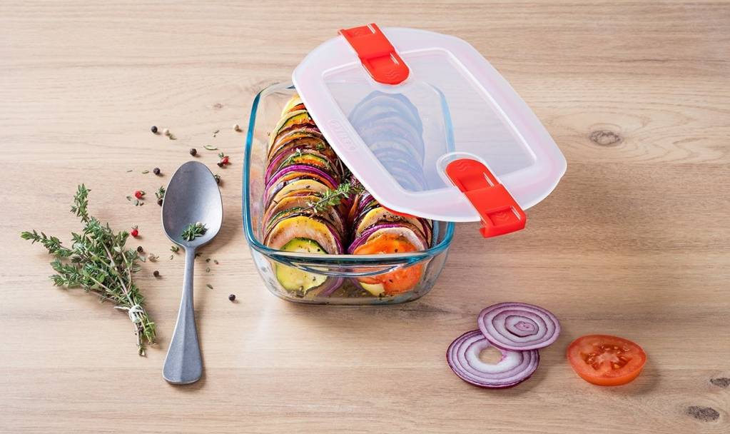 © International Cookware (Pyrex)