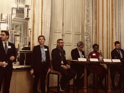 Table ronde 1 : Hugo Capdevielle et Aurore de Villeneuve (Cobasa), Laurent Bigot (Gaskiya), Thomas Hofnung (The Conversation France), Pamela Wadi (FTI Consulting) et Victor Magnani (Ifri). Table ronde 1 : Hugo Capdevielle et Aurore de Villeneuve (Cobasa), Laurent Bigot (Gaskiya), Thomas Hofnung (The Conversation France), Pamela Wadi (FTI Consulting) et Victor Magnani (Ifri).