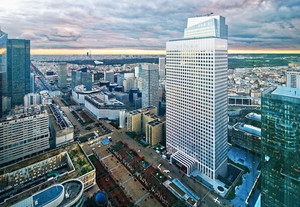 La tour Ariane &agrave; La D&eacute;fense - &copy; Takuji