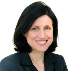 Ersi Pirishi, L'Or&eacute;al