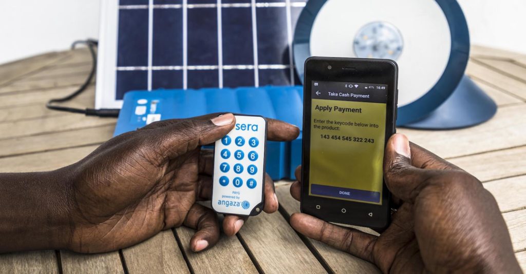 Gr&acirc;ce &agrave; la technologie d'Angaza, les fabricants et distributeurs de solutions solaires peuvent rendre leurs produits abordables &agrave; des populations vivant avec moins de 2 dollars par jour. -&nbsp; &copy; Angaza