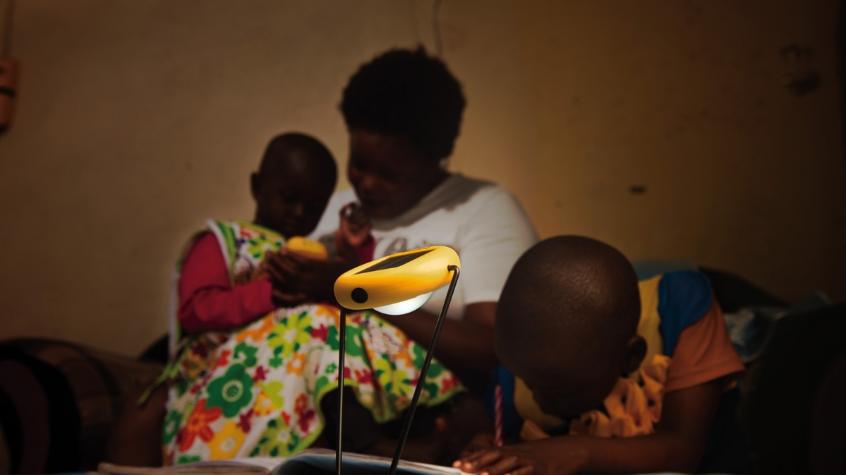 Sous le nom de marque Sun King, l'américain Greenlight Planet exploite le plus grand réseau au monde de services et distribution solaire PAYG sans intermédiaire. - © Greenlight Planet Sous le nom de marque Sun King, l'américain Greenlight Planet exploite le plus grand réseau au monde de services et distribution solaire PAYG sans intermédiaire. - © Greenlight Planet