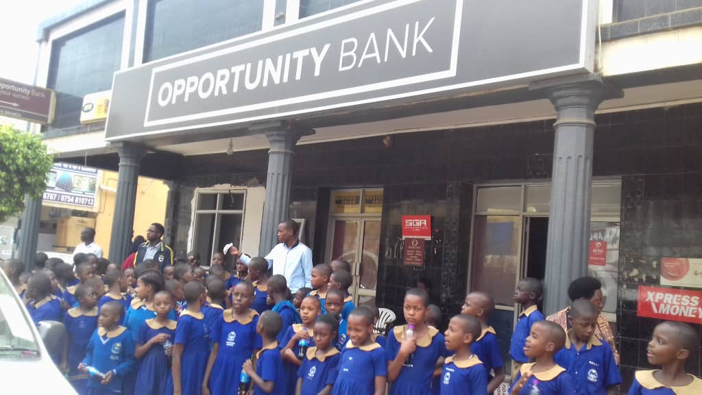 Opportunity Bank Uganda a r&eacute;cemment lanc&eacute; une initiative en faveur de l'&eacute;mancipation f&eacute;minine et de l'&eacute;ducation des filles, baptis&eacute;e &laquo;&nbsp;Empowerment of Girls' Education&nbsp;&raquo; (EGE). - &copy;&nbsp;Opportunity Bank Uganda 