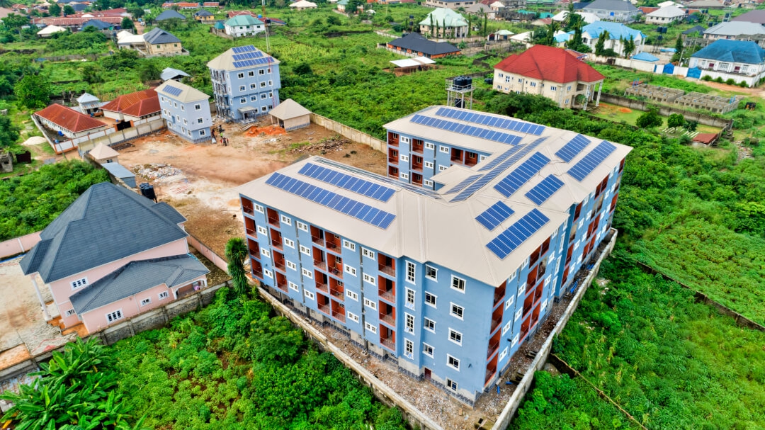 Adamma hostel, un foyer pour &eacute;tudiants nig&eacute;rians ayant b&eacute;n&eacute;fici&eacute; des mini-grids solaires d'Arnergy Solar - &copy; Arnergy Solar
