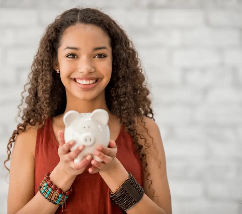 La franco-sénégalaise Diana Brondel a créé Xaalys pour accompagner les adolescents sur le chemin de l'autonomie financière. - © Xaalys La franco-sénégalaise Diana Brondel a créé Xaalys pour accompagner les adolescents sur le chemin de l'autonomie financière. - © Xaalys