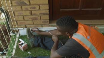 Installation d'un réseau de fibre optique par MetroFibre Networx en Afrique du Sud. - © STOA 