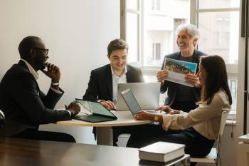 ©Angelus Capital, Hervé Dakayi, Louis Murat et Christian Navarro et Claudia Fernandes, 2026. 