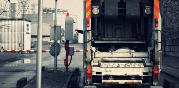 Contrôle du badge pour enregistrer la pesée du camion © Tradim